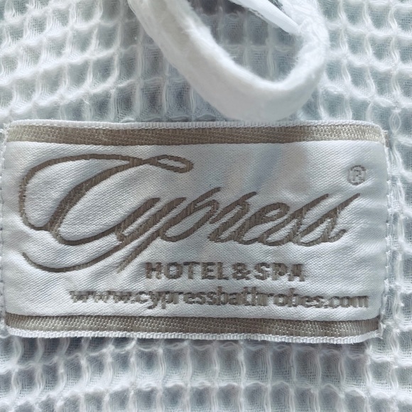 Cypress Hotel and Spa robe - Picture 9 of 10